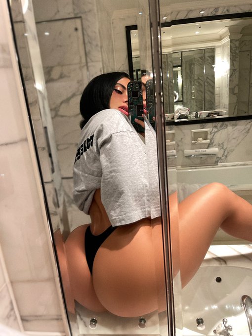 Watch Gina Savage's leaked NSFW photo on TwXstars
