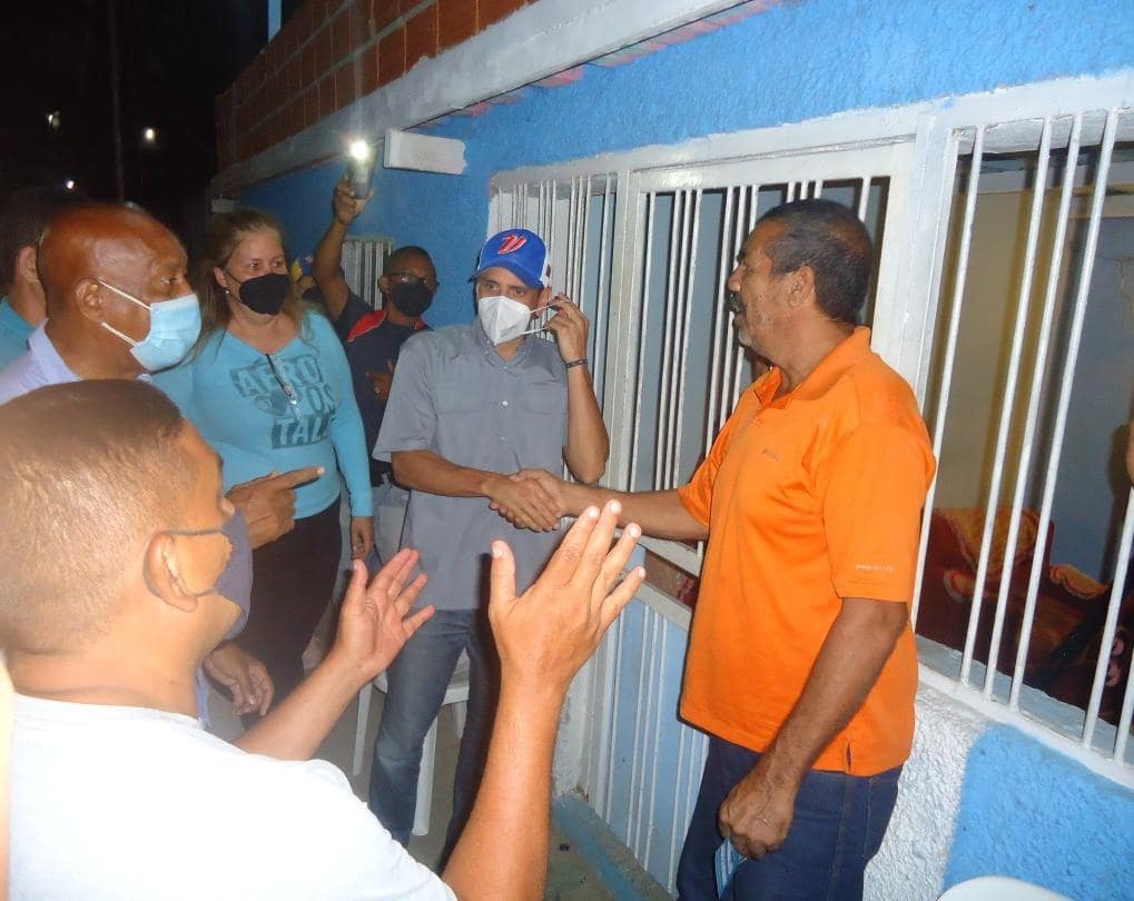 Nohegutierrezm's tweet photo. ¡A tan solo 7 días para el Progreso🇻🇪!

#AquiEstamos recorriendo cada rincón de Guarico llevando esperanza a los Guariqueños.

Nos acompañó nuestro líder @hcapriles en un recorrido #CasaxCasa junto al próximo Alcalde de Roscio @douglasunidad y todo el equipo de la #UNIDAD 🇻🇪 https://t.co/JfLC4qJMwL