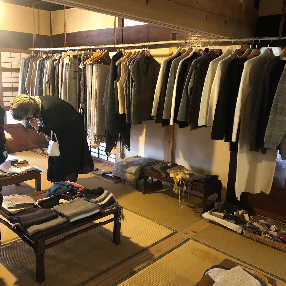 missacrystal's tweet photo. 今日は三重県多気町のつじ屋さんでの展示会最終日です。アルパカニット、シャシャマニオリジナルリネン衣類オーダー、#eavam、#ocoffee #つじ屋 #シャシャマニ #puente https://t.co/PHmMgquWPR