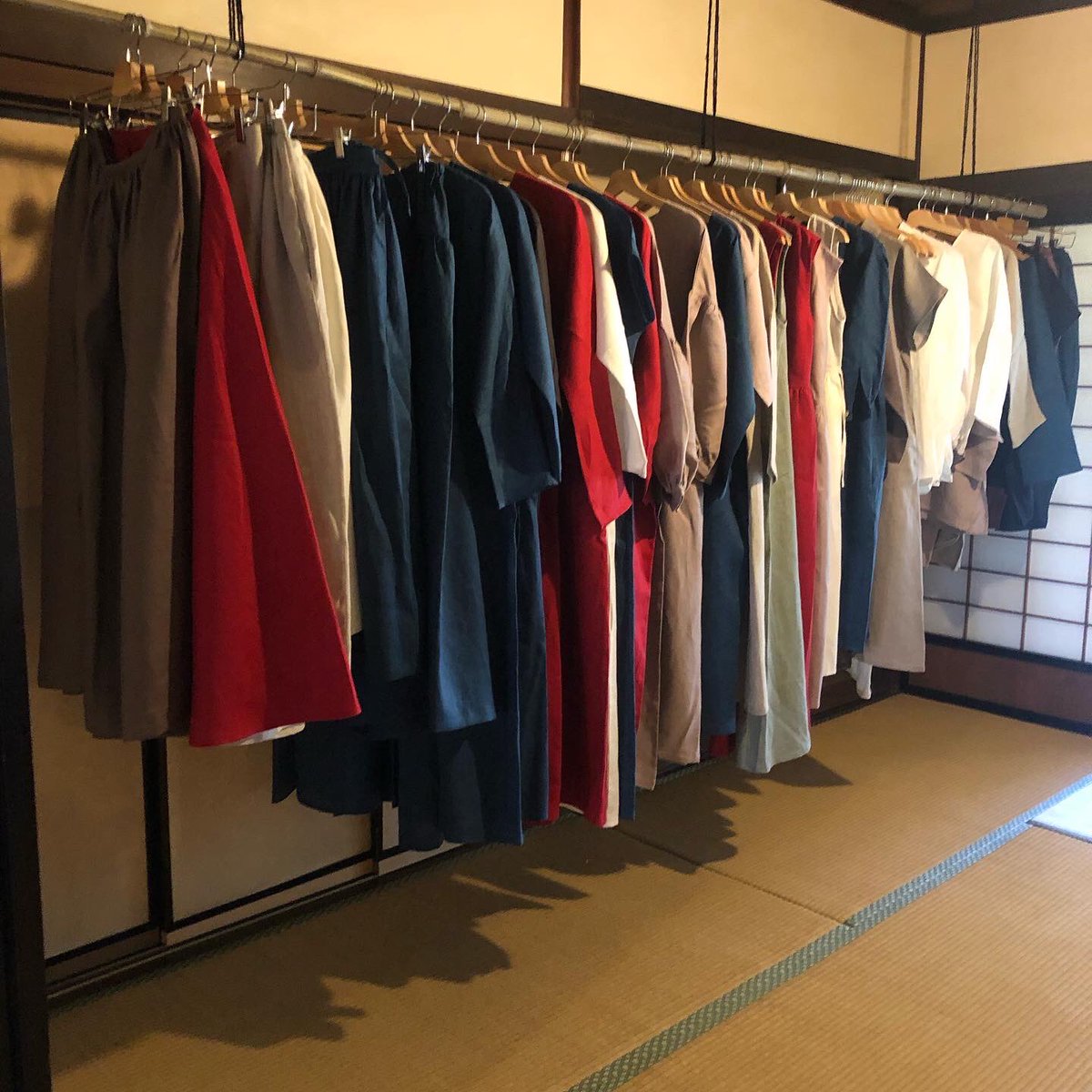 missacrystal's tweet photo. 今日は三重県多気町のつじ屋さんでの展示会最終日です。アルパカニット、シャシャマニオリジナルリネン衣類オーダー、#eavam、#ocoffee #つじ屋 #シャシャマニ #puente https://t.co/PHmMgquWPR