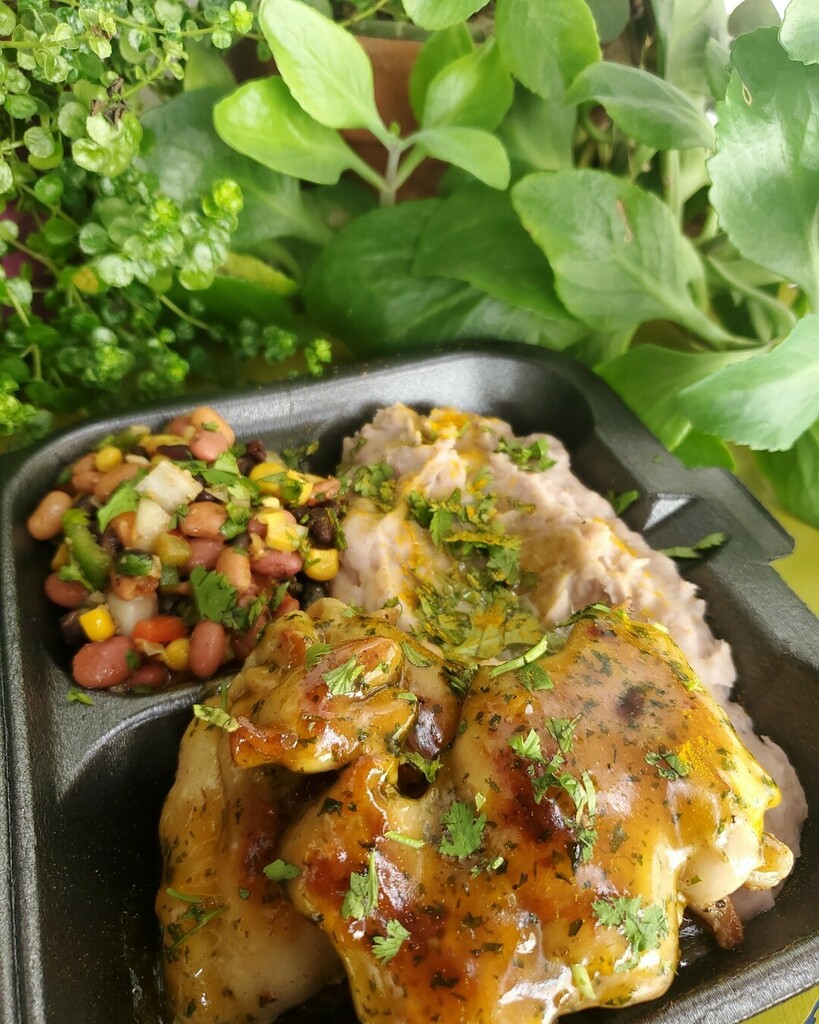 Kamakura_PR's tweet image. especial hasta el 20 de noviembre: caderas de pollo en salsa de mangó 🥭, majado de malanga y ensalada de granos 🤩

Ordénalo con anticipación llamando al 939-545-5079 o en Food Net PR para delivery.

#mangó
#mamposteao
#ensaladadegranos
#cilantro
#som… instagr.am/p/CWRerU8scVK/