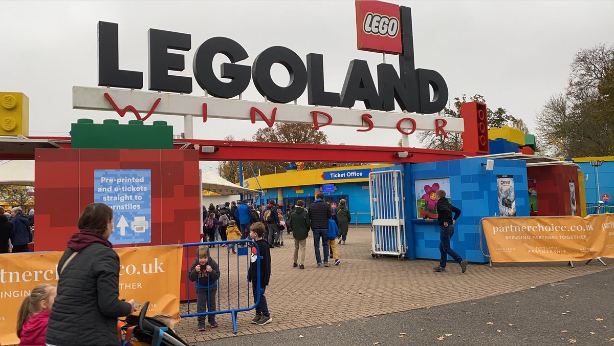 TedsEdward's tweet photo. Thank you @LEGOLANDWindsor! What an awesome day! https://t.co/KiLZ1Dep1a