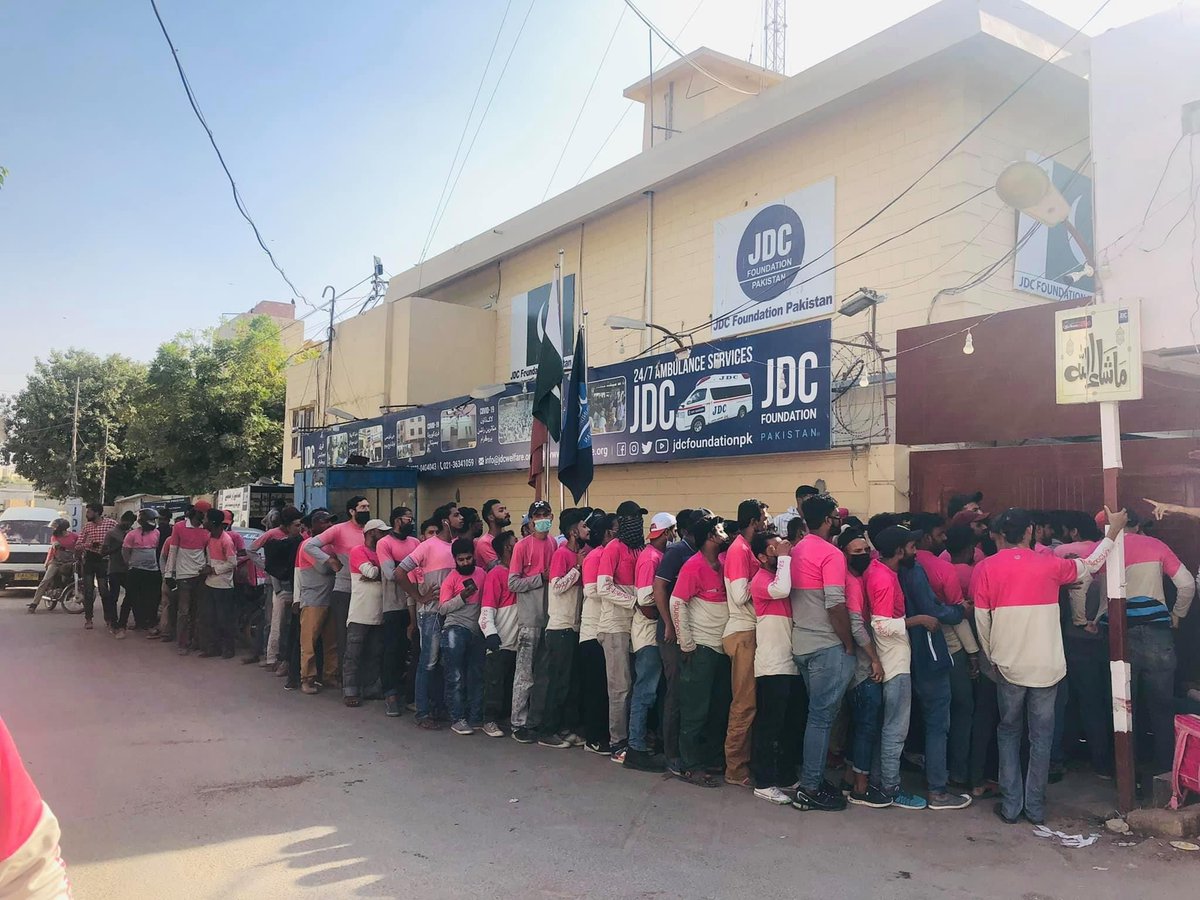 Saadriazkagdi's tweet photo. @jdcfoundationpk provided @darazpk gifts to @foodpanda_pk riders in Karachi Alhamdulillah!

Really happy to see this,

Thank-you @ZafarJdc 

#helpchangetheworld https://t.co/99cbdGjz4G