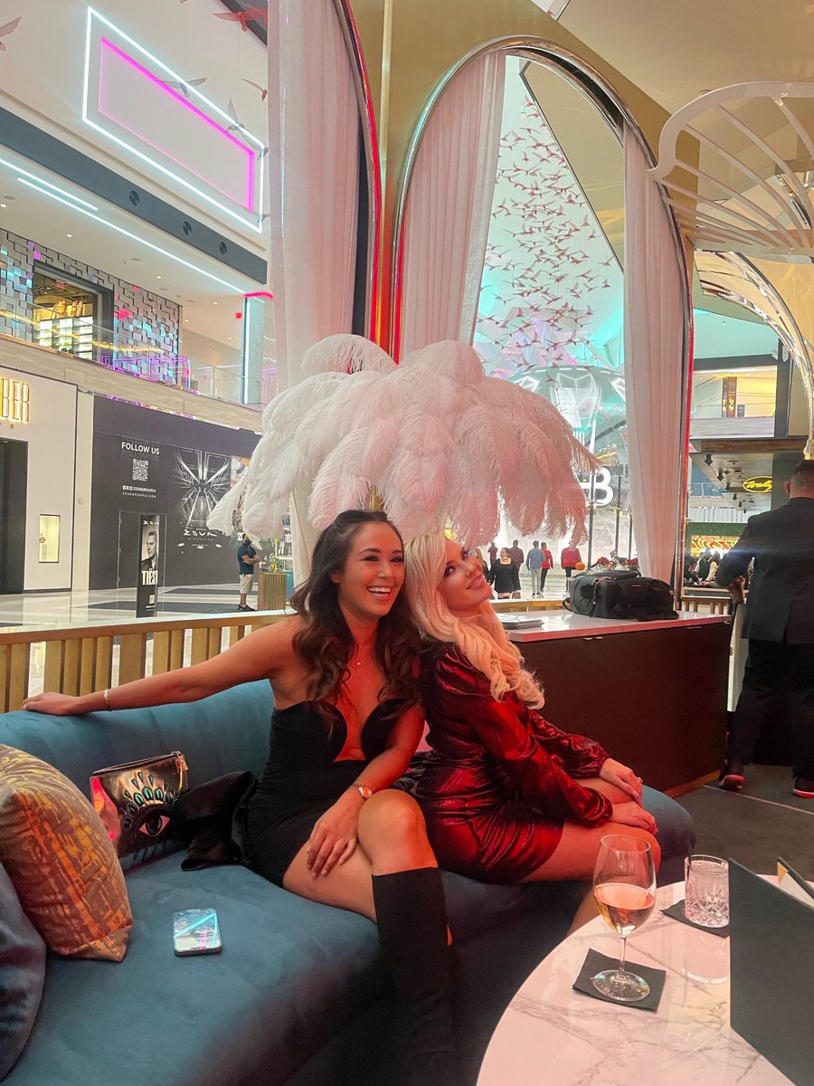 Wow <a href="/VenetianVegas/">The Venetian Resort Las Vegas</a> ! What an incredible time! 🥳Thank you so much for hosting my dear friend <a href="/itsmeLoreen/">Loreen  Hwang</a> birthday 🎂weekend! It was an unforgettable weekend! 👯‍♀️