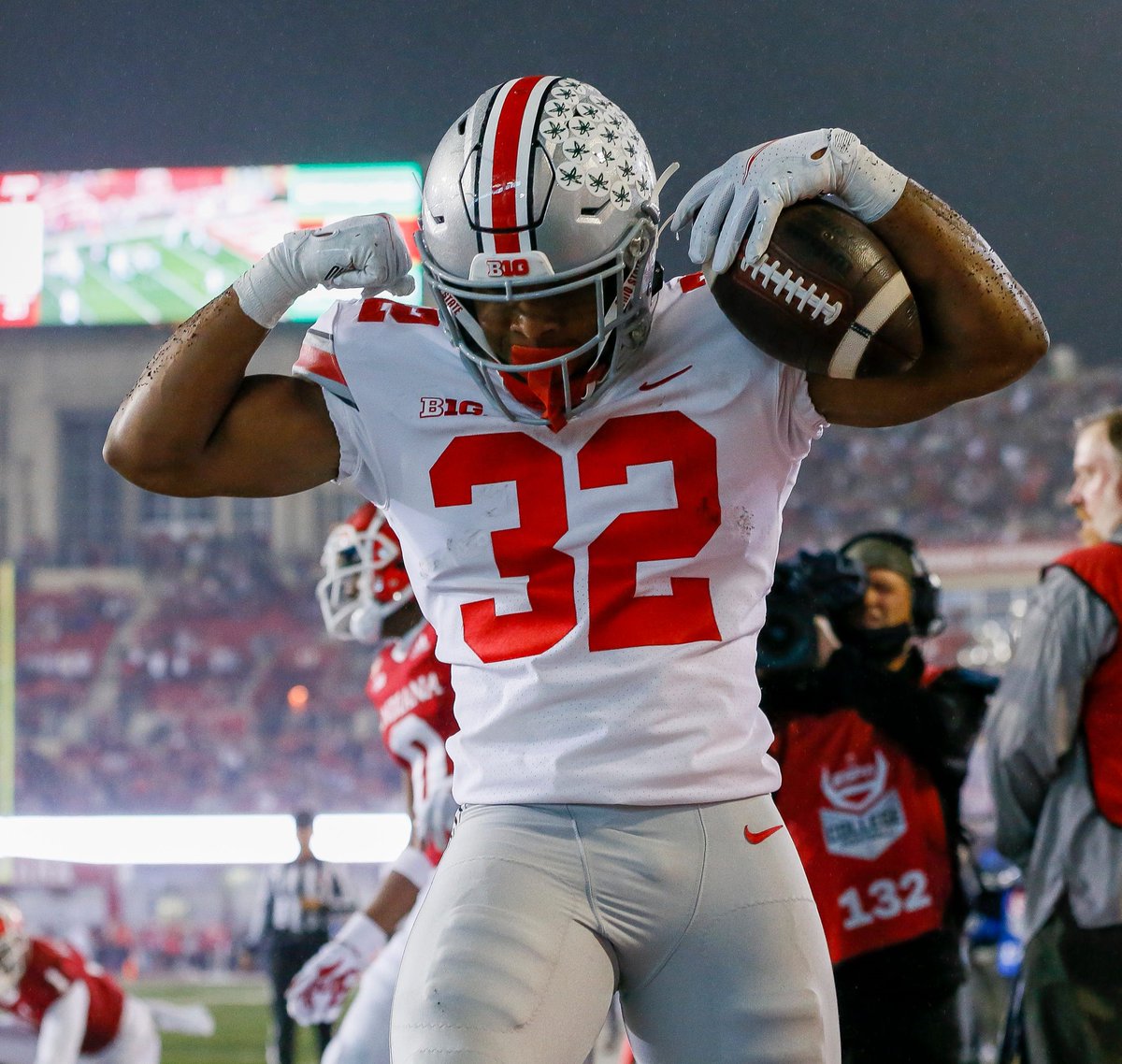 PFF_College's tweet photo. Top-5 offenses in College Football (EPA per play)

1. Ohio State
2. Oklahoma
3. Alabama
4. Georgia
5. Pittsburgh https://t.co/HSfkt4GpbR