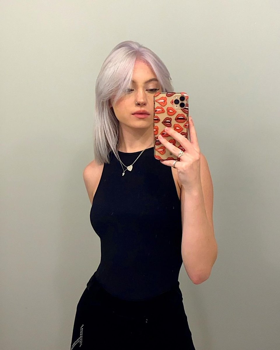 https_sophiie's tweet image. [legenda muito bonita aqui]