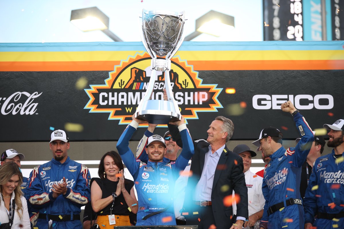 NASCAR's tweet photo. Which @TeamHendrick championship was more impressive?

RETWEET for @chaseelliott 
LIKE for @KyleLarsonRacin https://t.co/yoefoyLbWh