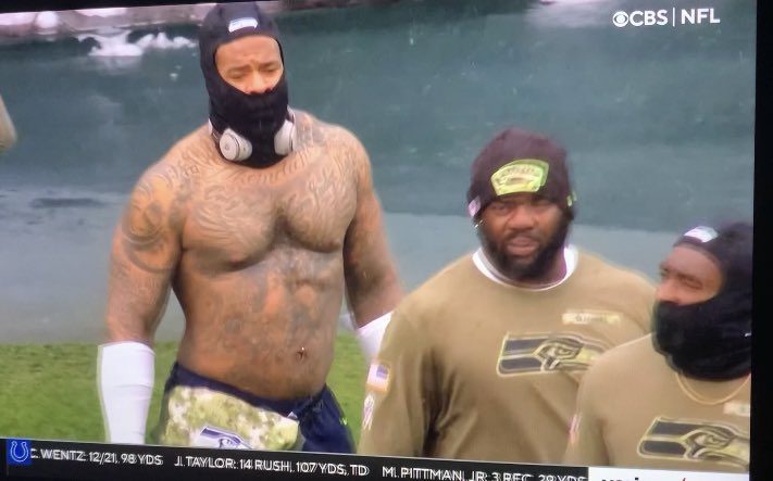 ChessingVan's tweet image. Who is that guy what the hell. #NFL #NFLRedZone #NFLTwitter #NFLGamePass #Cbs #Seahwaks