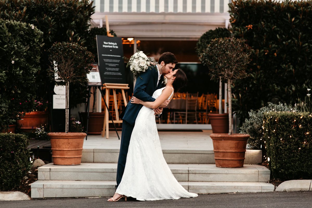 Danielprophoto's tweet photo. It all feels a little too unreal. A special moment from the beautiful newlyweds Sinead and Carl beautiful wedding day.
#victoriaparkwedding
.
.
#brisbanewedding #brisbaneweddingphotographer #qldphotographer #brisbanewedding #victoriaparkgold #weddingphotographer https://t.co/AYMuv6ljD3