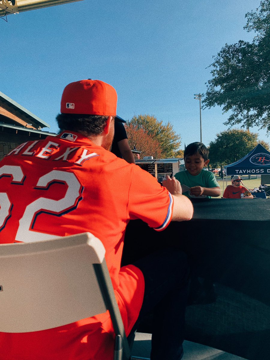 rach alexy tweet media