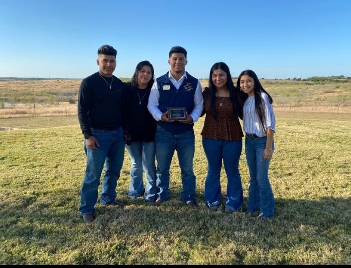 RobertV_33's tweet photo. I am greatful to say I have received the tittle as one of the Hays County Livestock Show Ambassadors, as well as receiving a scholarship award for my Leadership and Community Involvement. https://t.co/MIiC0SlAEW