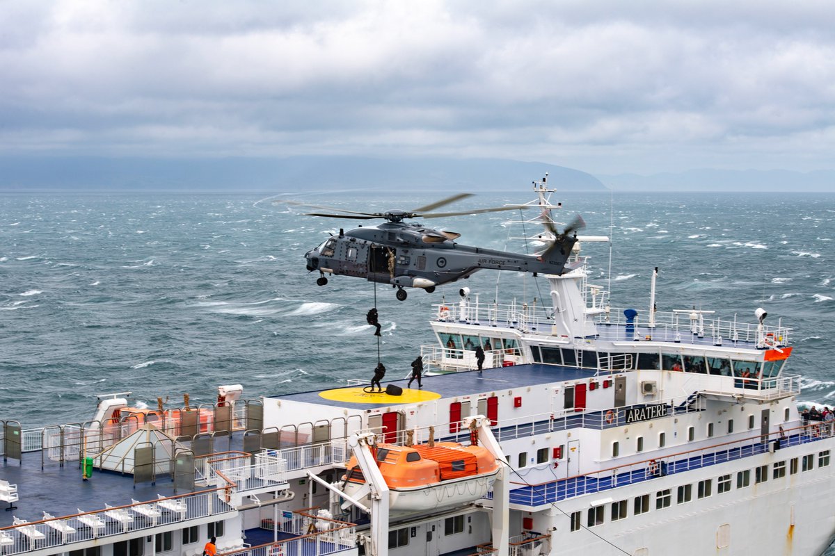 NZDefenceForce's tweet image. 1/2 Training on the Interislander🎶 Our @NZAirForce  NH90 helicopter crews from No. 3 Squadron have teamed up with the @nzpolice Special Tactics Group, @Interislander, and @WgtnFree for a counter-terrorism exercise.