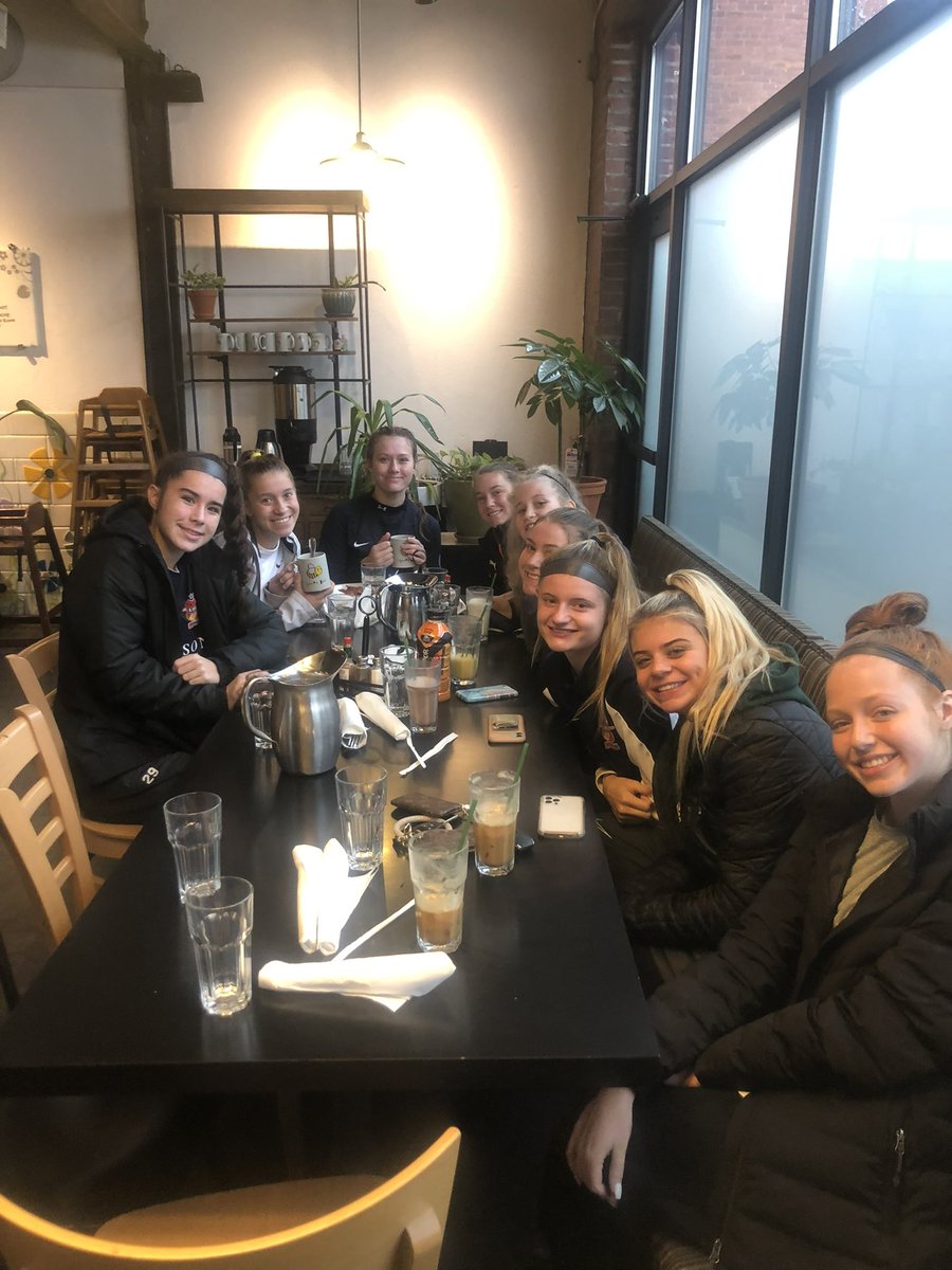 rbrunett6's tweet photo. Team brunch to wrap up a GREAT showcase! 3 shutouts, 12 goals for, ZERO against! Awesome job, OE! 🤪@ohioelite @craigchmiel @chargordon8 @PaytonRitz @Ashlyn_Smith05 @jayne_davies13 #GatewayShowcase https://t.co/AupEljaRkL