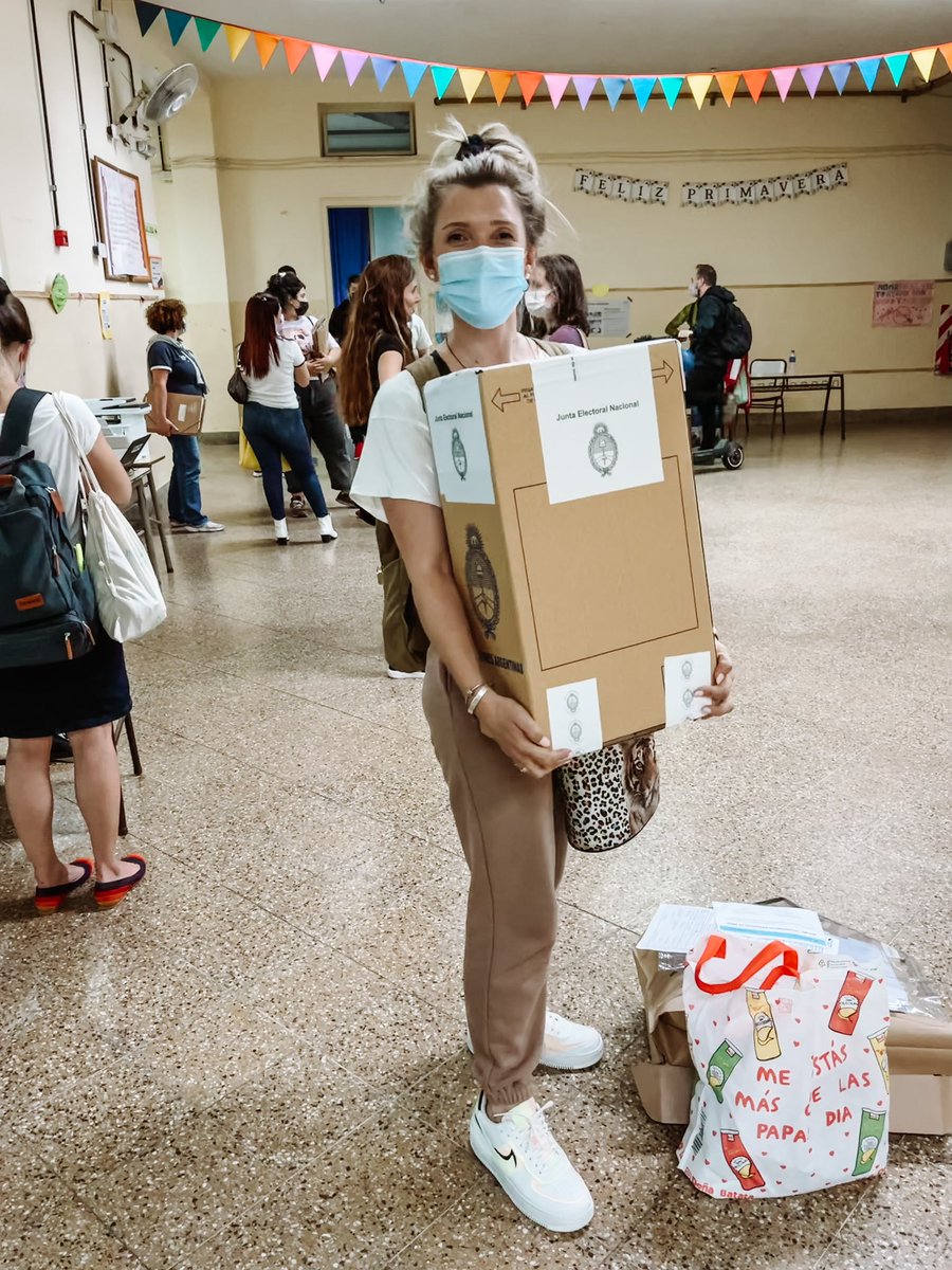 danietcheverry's tweet photo. Mesa cerrada! 📦🔒#lapresi versión elecciones generales https://t.co/r5yKy2l88t