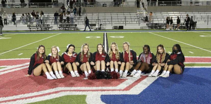 Seniors last night cheering on the PFIELD🥺