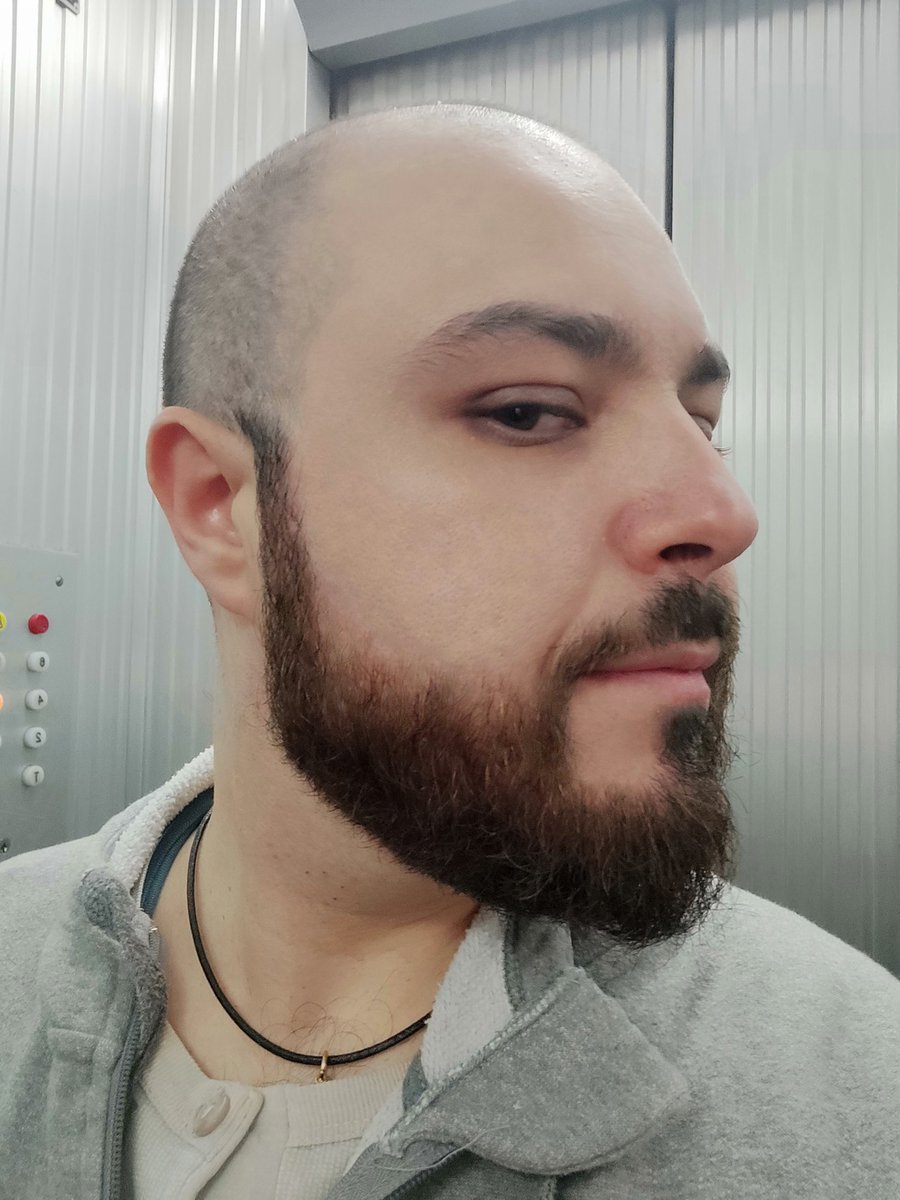 Antonio91360's tweet photo. Barba fatta e sistemata....pace e benessere 😌🧔🏽🧔🏾💈
#beardteam https://t.co/r34vQY7bkP