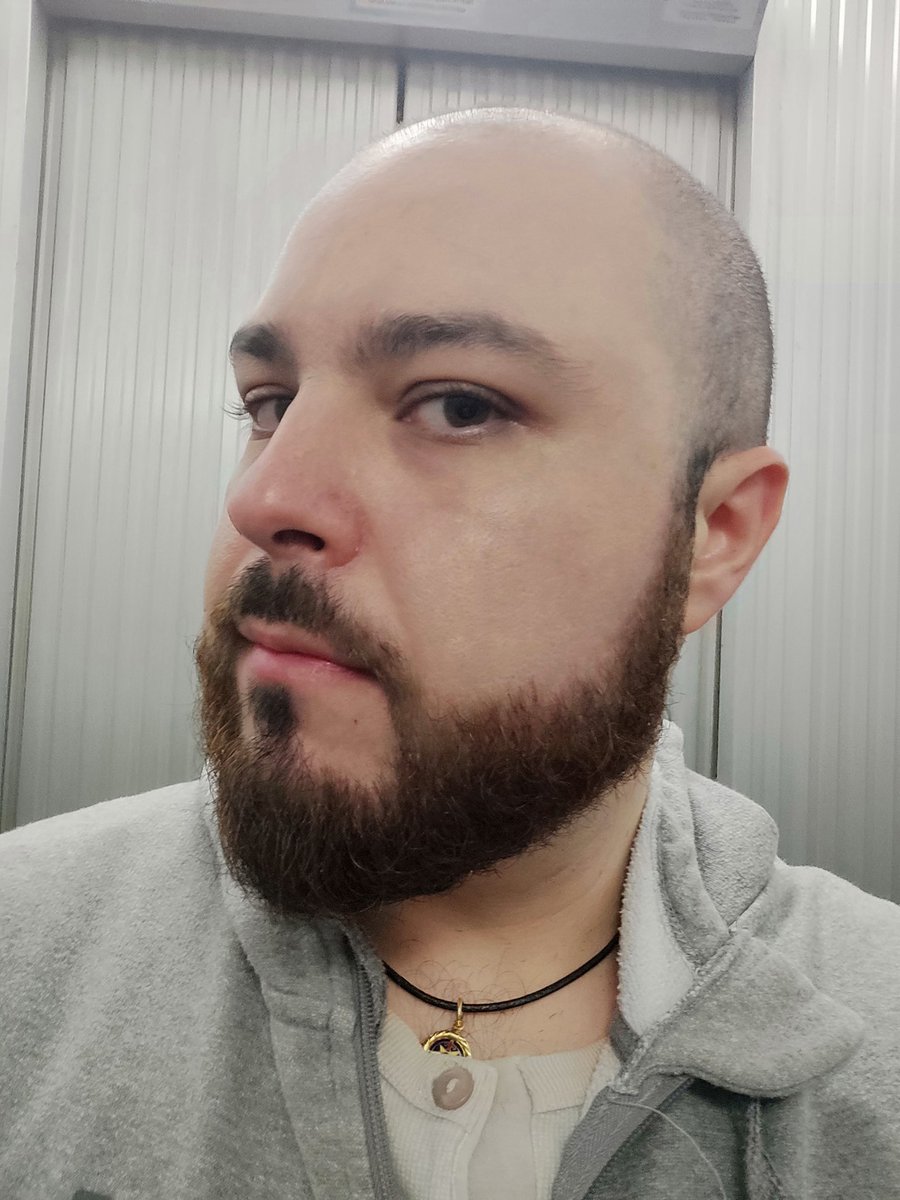 Antonio91360's tweet photo. Barba fatta e sistemata....pace e benessere 😌🧔🏽🧔🏾💈
#beardteam https://t.co/r34vQY7bkP