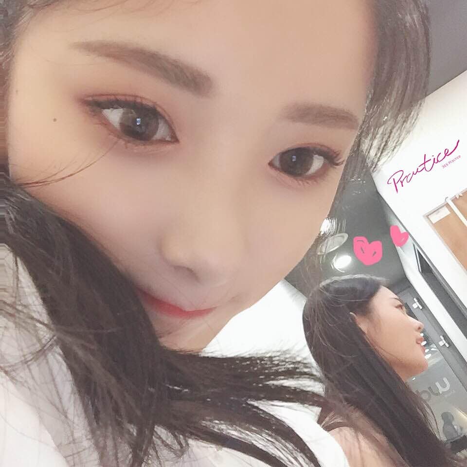 wehocuspocus's tweet image. Ando en mis tiempos humildes sin techo pero ni eso me iba a impedir explotarme hoy porque it's #𝐈𝐓𝐙機雷𝐓ime y eso me emocionó mucho. Les mando todo mi amorcito a las chicas, espero que me firmen la frente bc I rlly #𝗪𝗔NNA𝔹EℳINE.

𝐄lectra ✮ 𝖍eart #ℂ𝕀ℝILLA 🍓🗯