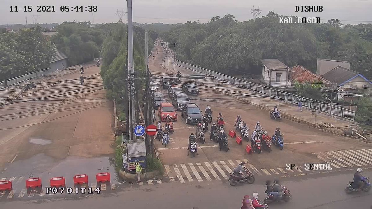 RadioElshinta's tweet photo. 06.59: RT @dishubkabbogor : Arus lalu lintas di Simpang Sentul terpantau lancar, diimbau kepada pengguna jalan agar mematuhi rambu lalu lintas agar selamat sampai tujuan. 
#JoinToElshinta 
https://t.co/Tb1K3P5Bx3
