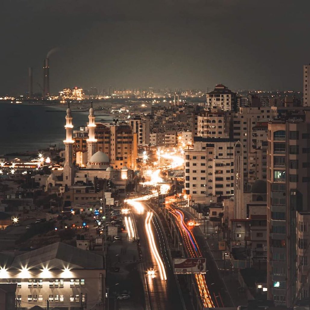 MyPalestine0's tweet photo. فرحة سكان قطاع غزة بعد إضاءة جميع المناطق لأول مرة منذ 15 عاماً

هذا يعتبر ابسط الحقوق. https://t.co/7RVeBirfTd