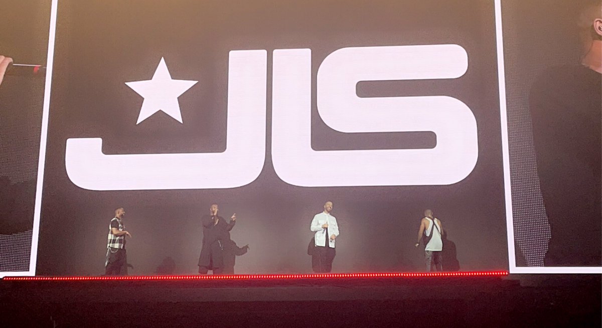 kelley411's tweet photo. Everybody in love put your hands up - from the start @JLSOfficial @MarvinHumes @AstonMerrygold @JBGill @Oritse #jls20 #ssebelfast https://t.co/71ctLWYJ63
