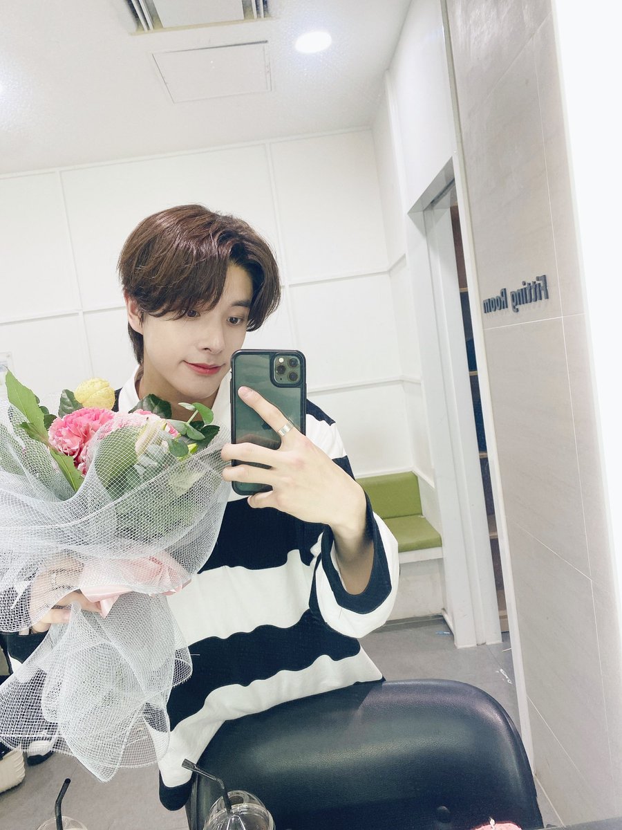 H00NEYMUSTARD's tweet photo. Jakey te amo flaco sos mi razón de vivir, eres hermoso pásalo lindo mi vida, mi chico hermoso <3 
#OurJAEYUNiverseDay #무대천재_엔하이픈_제이크_생일축하해 #JAKE @ENHYPEN_members @ENHYPEN https://t.co/4gBqtgMhax