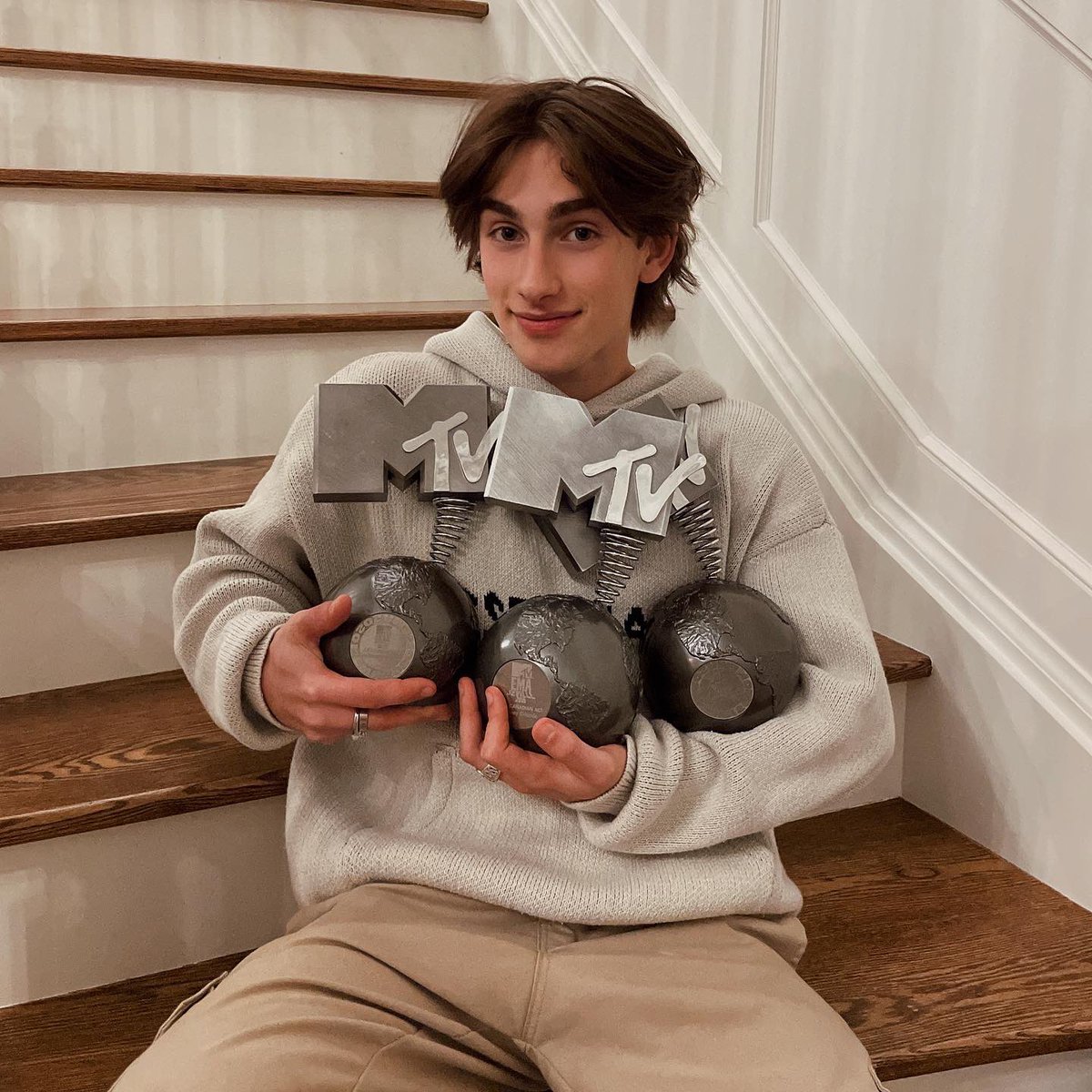 johnnyorlando's tweet photo. you guys know how much this award means to me and now we’ve won 3 IN A ROW WTF ❤️❤️ its a fully fan voted award so it really is all your dedication that has won it for the last 3 years. thank you so much https://t.co/Opna4pzkKz