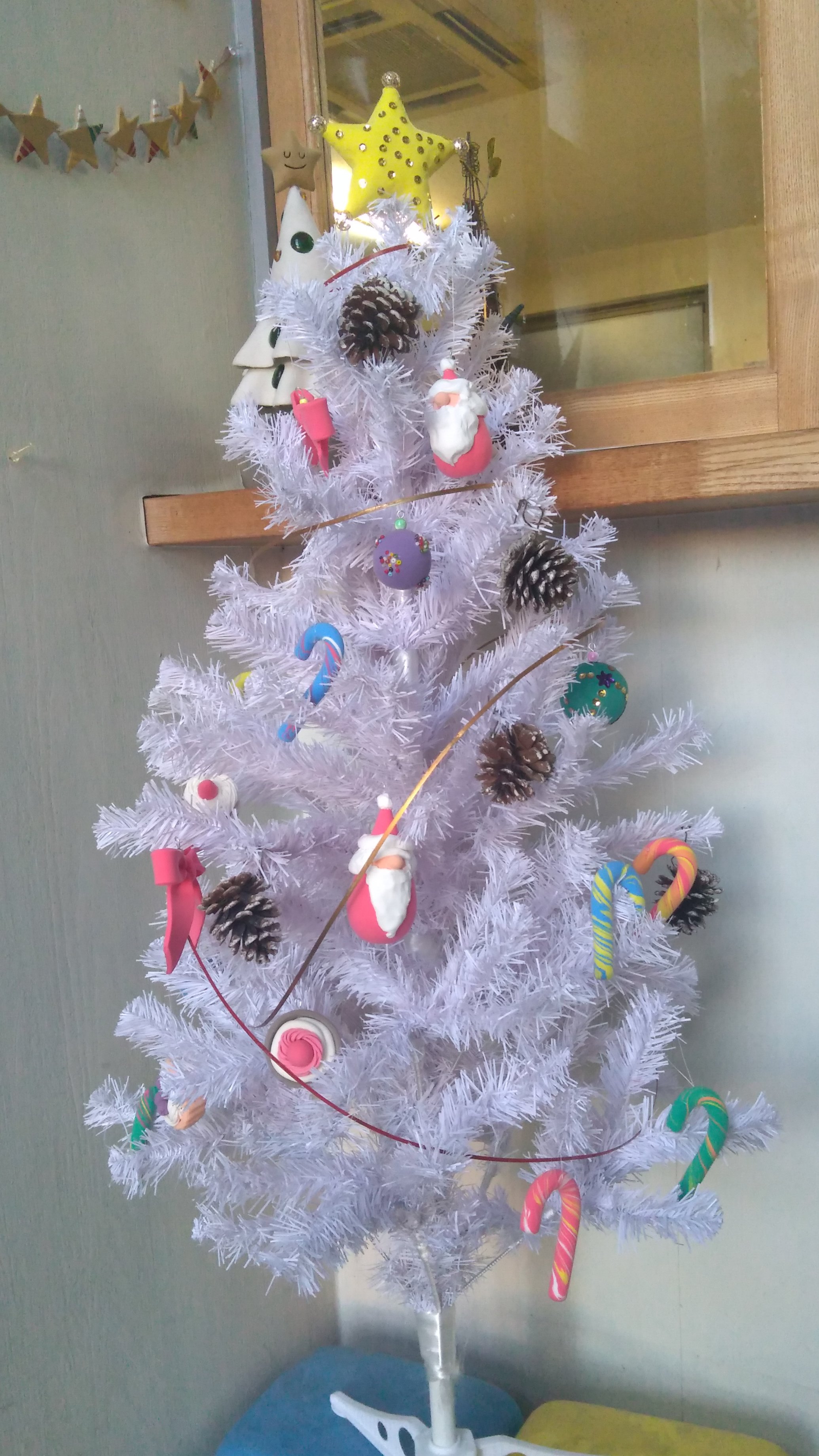 تويتر Cec 教材紙ねんどの会社 على تويتر 紙ねんどでクリスマスツリーを飾ってみました サンタさんの作り方はとてもシンプルで自信作です 作り方はコチラ Youtube T Co Wbqke7j1ja 今年の冬はオリジナルのツリーを作ってみてはいかがでしょうか