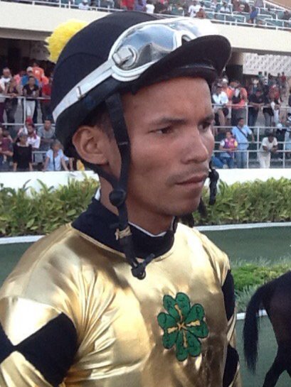 Nos complace informar que nuestro colega Felix Velázquez quien sufrió una rodada a la altura de la 3ra valida sobre la Yegua Princesa Zoe está estable y sin consecuencias que lamentar 🙏

En manos de Dios estamos 🙏