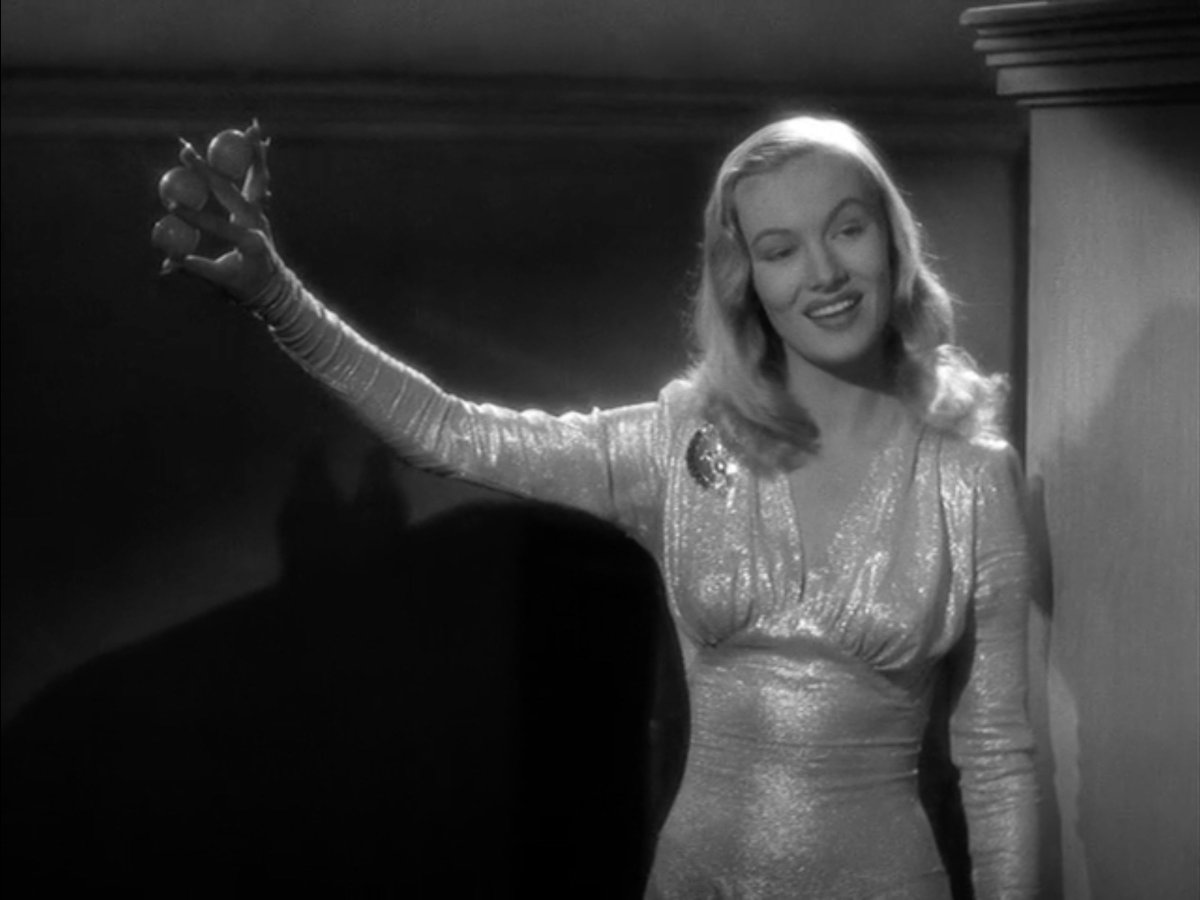 Veronica Lake in This Gun for Hire (Frank Tuttle, 1942)#VeronicaLake #ThisG...