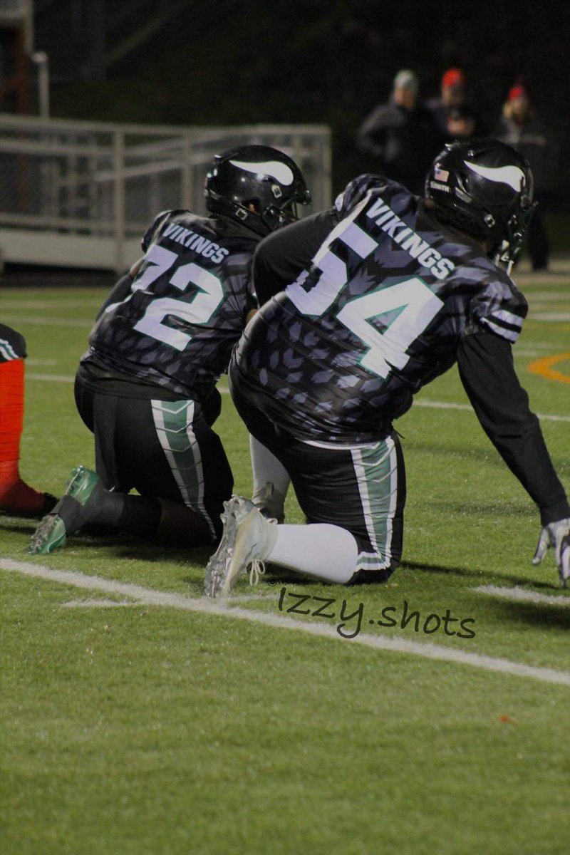CarswellMatt's tweet photo. Tap into my highlights from Friday nights game🖤💚 onto round 3 who’s next 👣👹 https://t.co/67wdWJX3uM @Chise89 @coachkemp11 @CoachBBlair_ @wpialsportsnews @coachwil_412 @coachtaylor412 @aaron_guillard https://t.co/3MnvAbxXQe