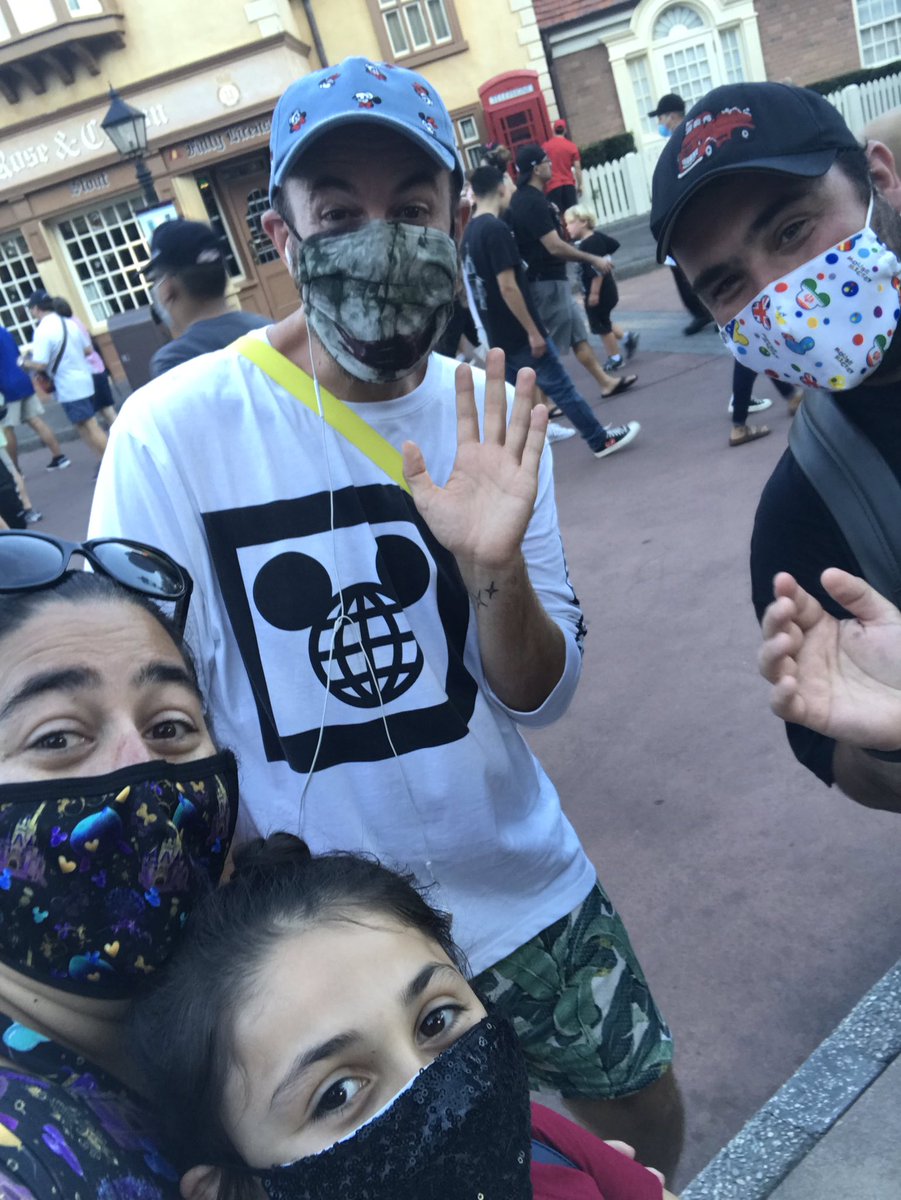 jmk8282's tweet photo. We were so excited when we ran in @BREEDLOVENYC from @AllEarsNet at Epcot last week it was so nice of you to stop and chat with us. We love all everyone from allears and love all the videos. My daughter was even dressed like Molly that day. Thank you again https://t.co/jYcUHg0IOS