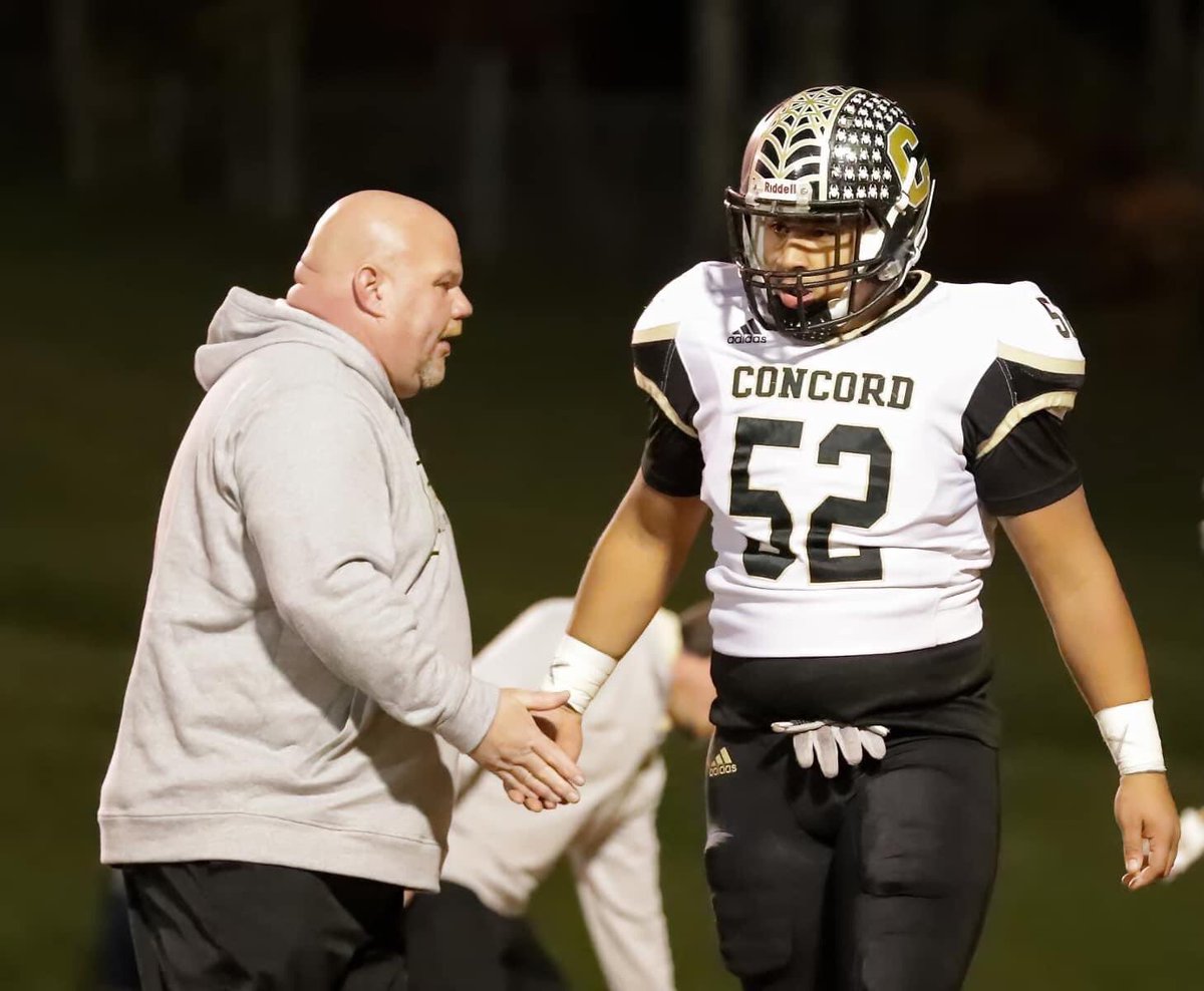JamesonHackett1's tweet photo. I’m glad I chose to stay right where I belong at CHS. I’ve learned so much from this program, my coaches and my teammates. I would like to thank everyone that supported me these past 4 years and I cherish every moment I had being a Concord Spider.🖤💛 #52out @CHSspiderFB https://t.co/6lSBPMmbwD