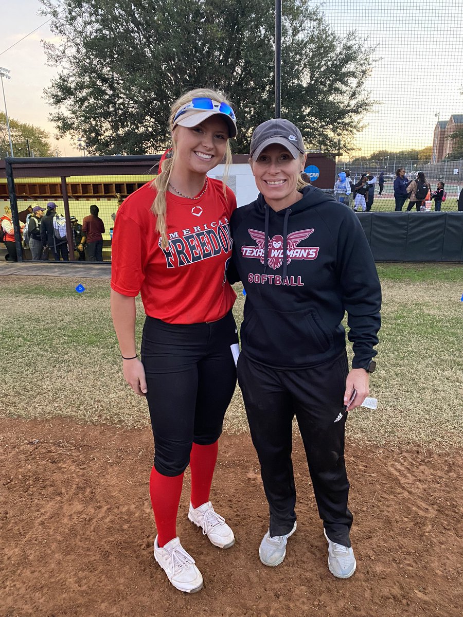 kyleigh_mauldin's tweet photo. I want to thank @TWUSoftball for hosting a great camp! Also, huge thanks to @BaylorSoftball @OLLUsball @cowgirlsoftball and @TAMIU_SB for coming out today &amp; helping with an amazing experience! https://t.co/ZOPDZwH5bI