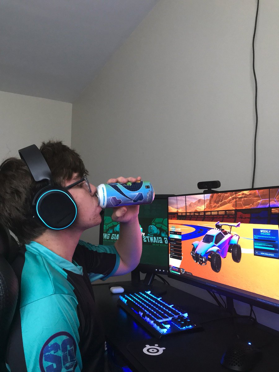 Nothing better than starting the grind off right with a can of #GFUEL #ranked #rocketleague <a href="/GFuelEnergy/">G FUEL®</a>