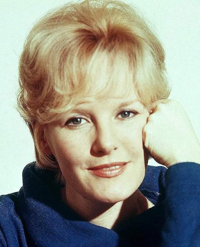 Happy birthday PETULA CLARK!
(November 15, 1932) 