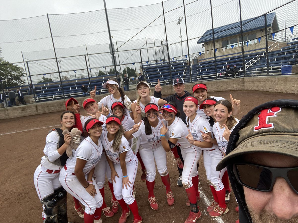 CoachCraigFC's tweet photo. 1 win, 2 wins, 3 wins today = Champions! 
Firecrackers Leles Gold goes undefeated on the weekend and wins @ OnDeck Softball OTE NorCal Invitational Stockton, CA 🧨🔥🧨
@ondecksoftball @poweralley916 @extrainningsoftball @tdaddyneal @firecrackers_leles_16u_gold https://t.co/pfU3WsxFWc