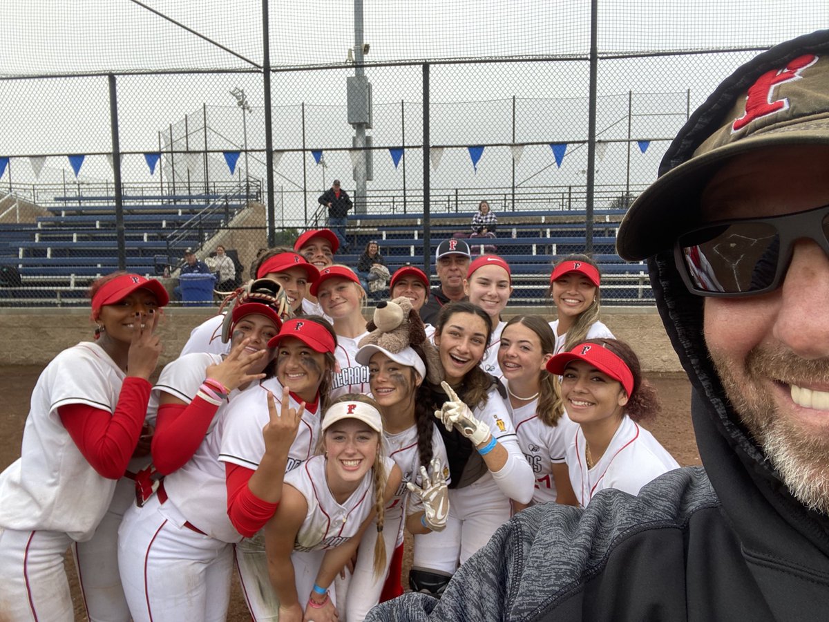 CoachCraigFC's tweet photo. 1 win, 2 wins, 3 wins today = Champions! 
Firecrackers Leles Gold goes undefeated on the weekend and wins @ OnDeck Softball OTE NorCal Invitational Stockton, CA 🧨🔥🧨
@ondecksoftball @poweralley916 @extrainningsoftball @tdaddyneal @firecrackers_leles_16u_gold https://t.co/pfU3WsxFWc
