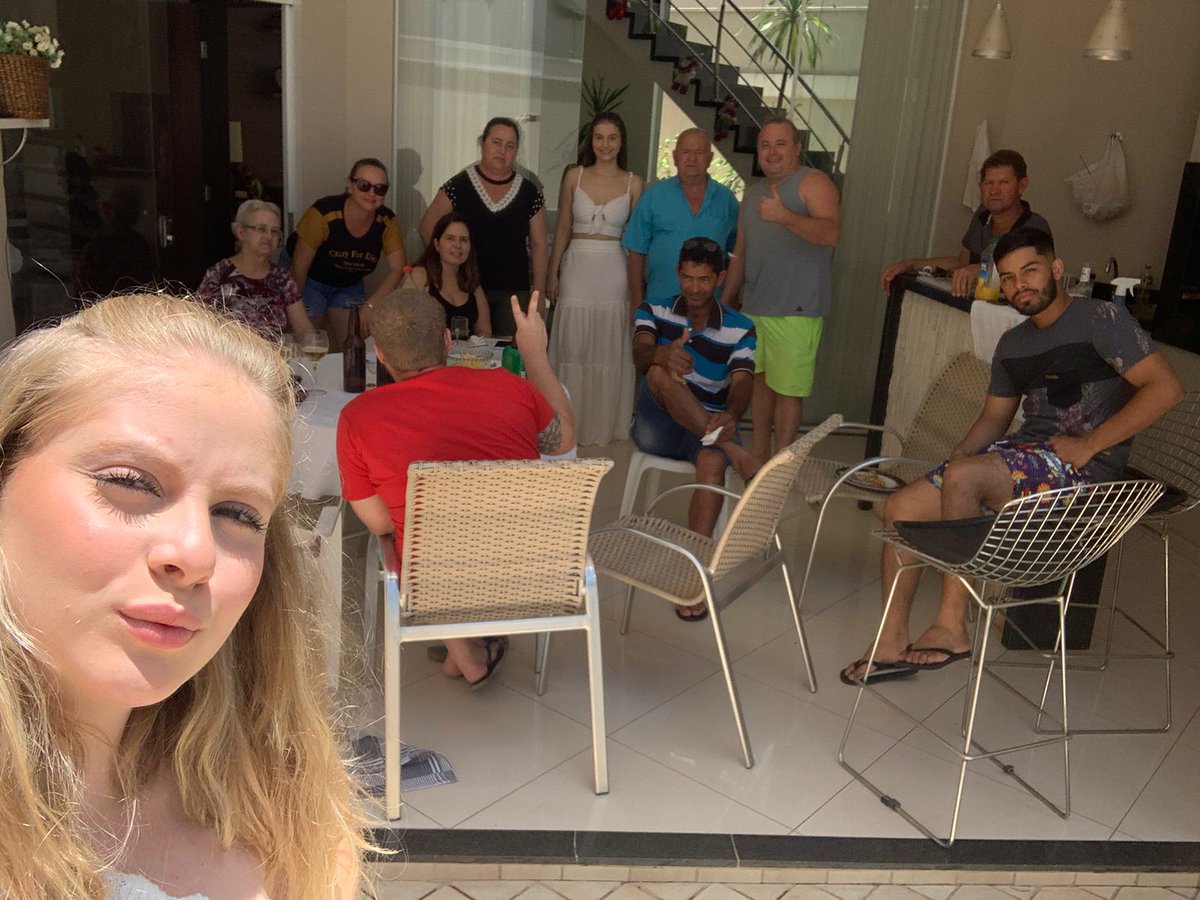 CleuzaForte's tweet photo. Familia 🧡💜 https://t.co/j3DwXSY99i