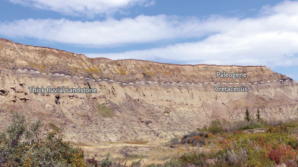 DaleALeckie's tweet photo. Did you know … that the K-P boundary, when the when the dinosaurs died 66 million years ago, is at the base of the black coal at Dry Island Buffalo Jump, AB. https://t.co/ZfwkYAOqti #travel #canada @ExploreCanada #hiking #geologist #Traveling #Inspiring #hiking #BucketlistAB https://t.co/Ma4zigDw7h