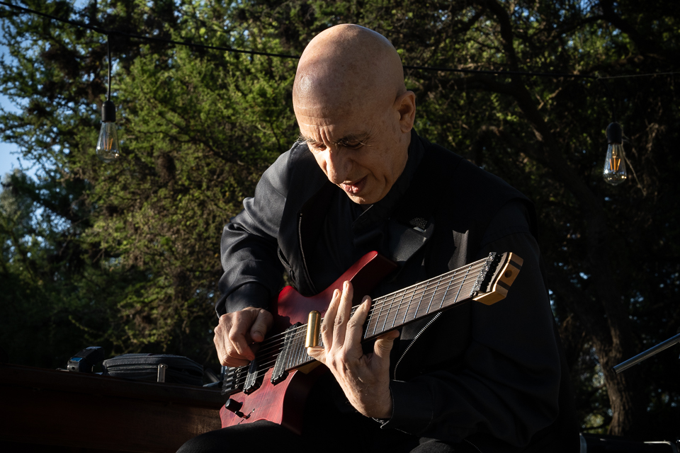 rockaxisoficial's tweet photo. Ayer estuvimos en magnífico el concierto de #ElliottSharp en el Festival Acéfalo. Mira nuestra galería de fotos, a cargo de Alberto Duarte.
https://t.co/IBiYgFBAWw
(@_ElliottSharp_; @AcefaloFestival; @silenciototo) https://t.co/kEoFhpZDV7
