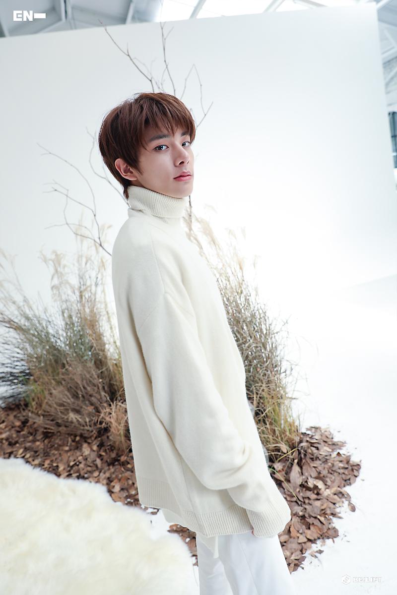SVTMEANIE's tweet photo. 📄 to jake, my star that's ever so bright. happiest birthday. continue shining. love you always and forever. @ENHYPEN_members #JAKE 🤍 https://t.co/SeGs95hPzV