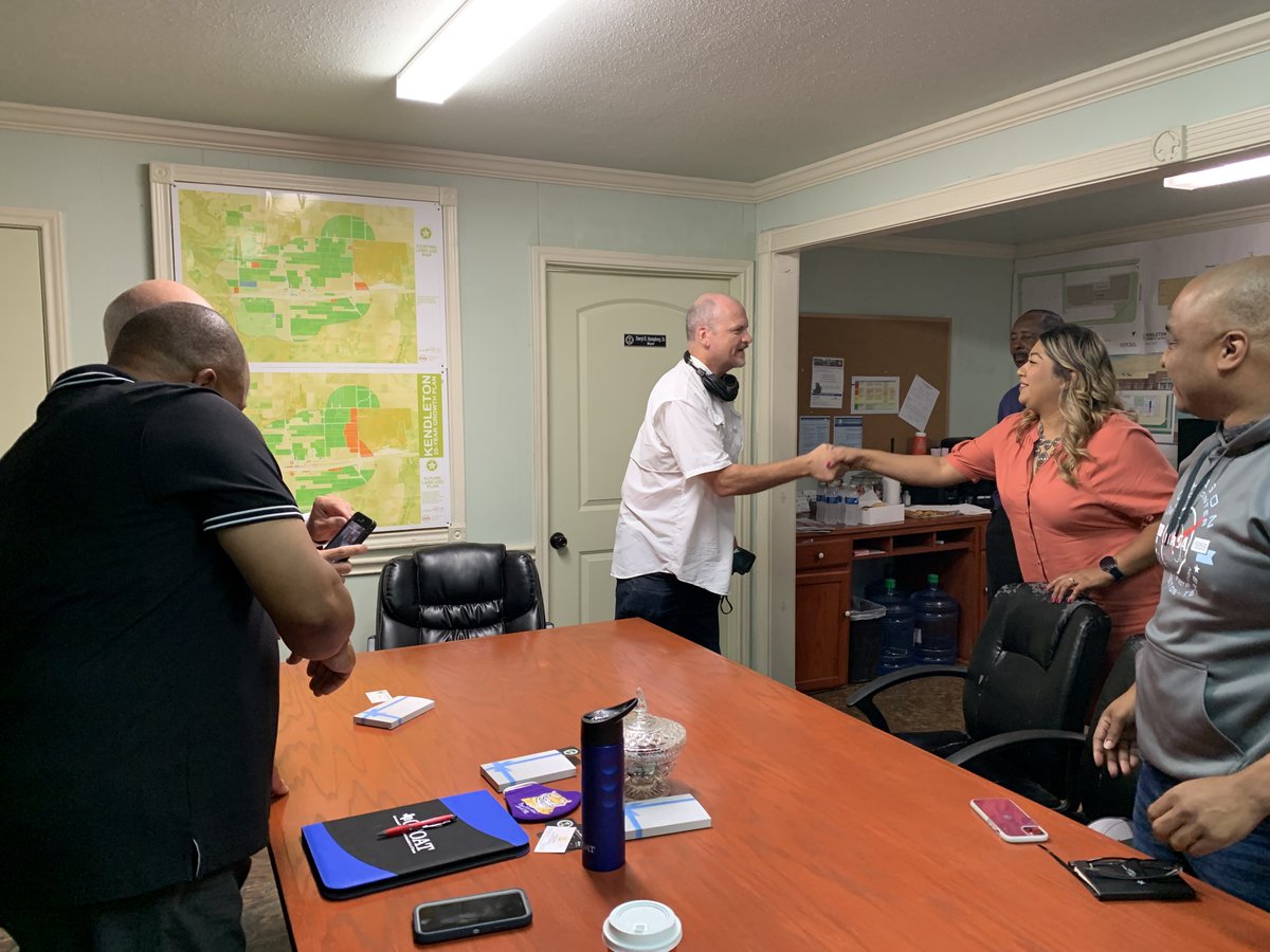 KenRDemerchant's tweet photo. Last week on my listening tour, I visited the City of Kendleton in my new Precinct. It was such a pleasure meeting Mayor Darryl Humphrey and some of his staff. #kendletonTX https://t.co/Uqv6IaKMNS