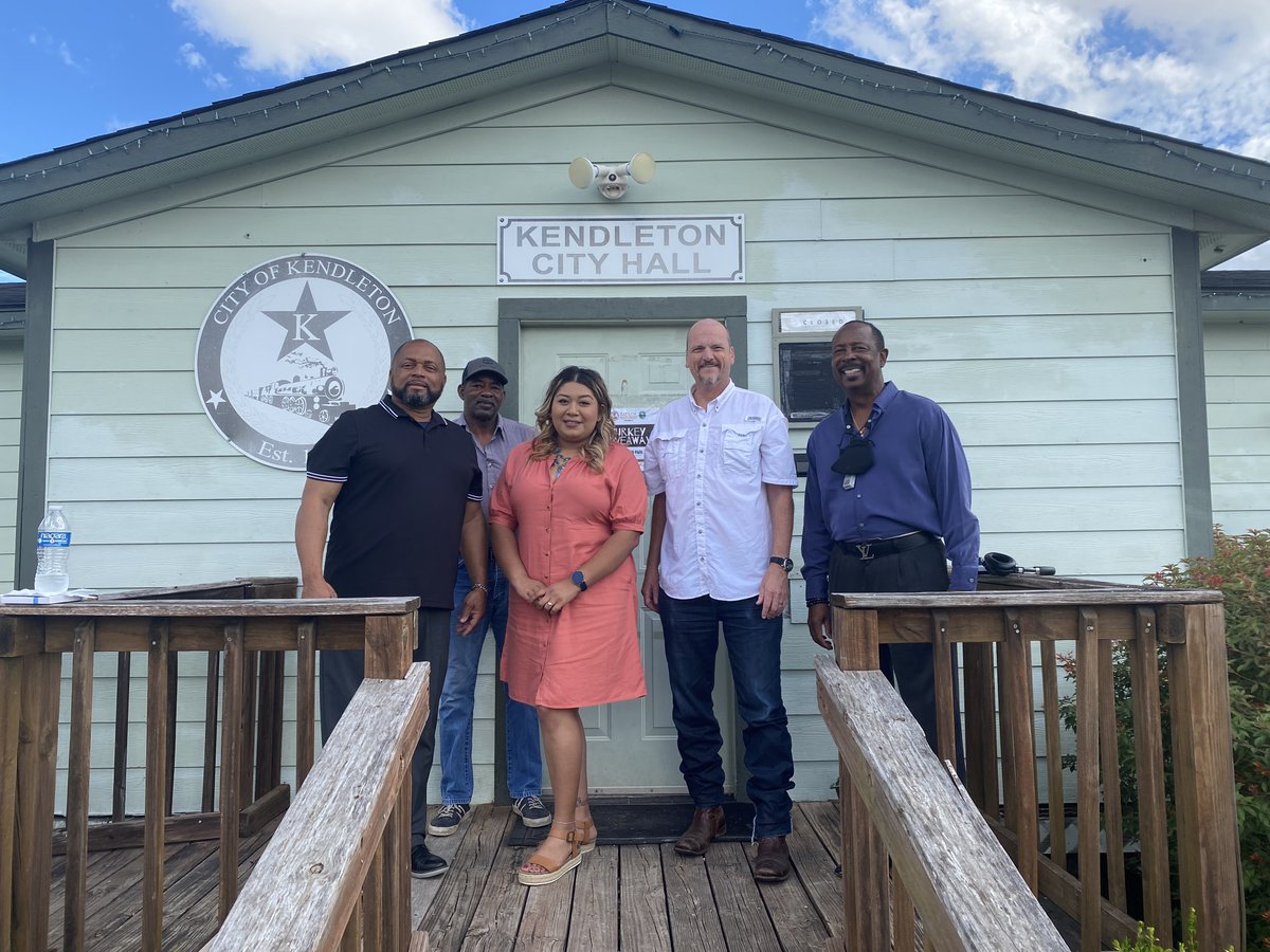 KenRDemerchant's tweet photo. Last week on my listening tour, I visited the City of Kendleton in my new Precinct. It was such a pleasure meeting Mayor Darryl Humphrey and some of his staff. #kendletonTX https://t.co/Uqv6IaKMNS