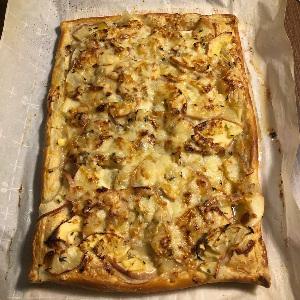 megatti's tweet photo. Baked a #savory #apple #cheddar #tart for dinner. It was a huge success. I'll definitely be making it again! The #apples were #galaapples from @wmschobersons. @collsmkt #seriouslysharp #cheese @cabotcheese @oryanatc #cooking #homecooking #homemade #baking https://t.co/3icRYHXTRC https://t.co/TLgw4XWnnm