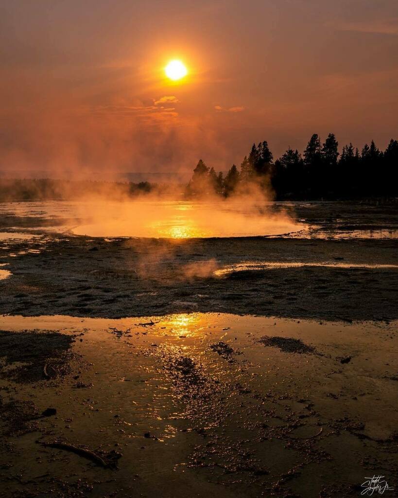 NP_Geek's tweet photo. Nature expands your spirits.
••••
Thanks to Todd @astroteej26 for the beautiful Yellowstone moment.
•
Sunsets are made for thinking and silence…more so if walking among geysers
.
.
#whattoddsees #nikonnofilter #pictureline #landscapend #iflnps … https://t.co/jmd5ke4o06 https://t.co/mJYLOMv21I