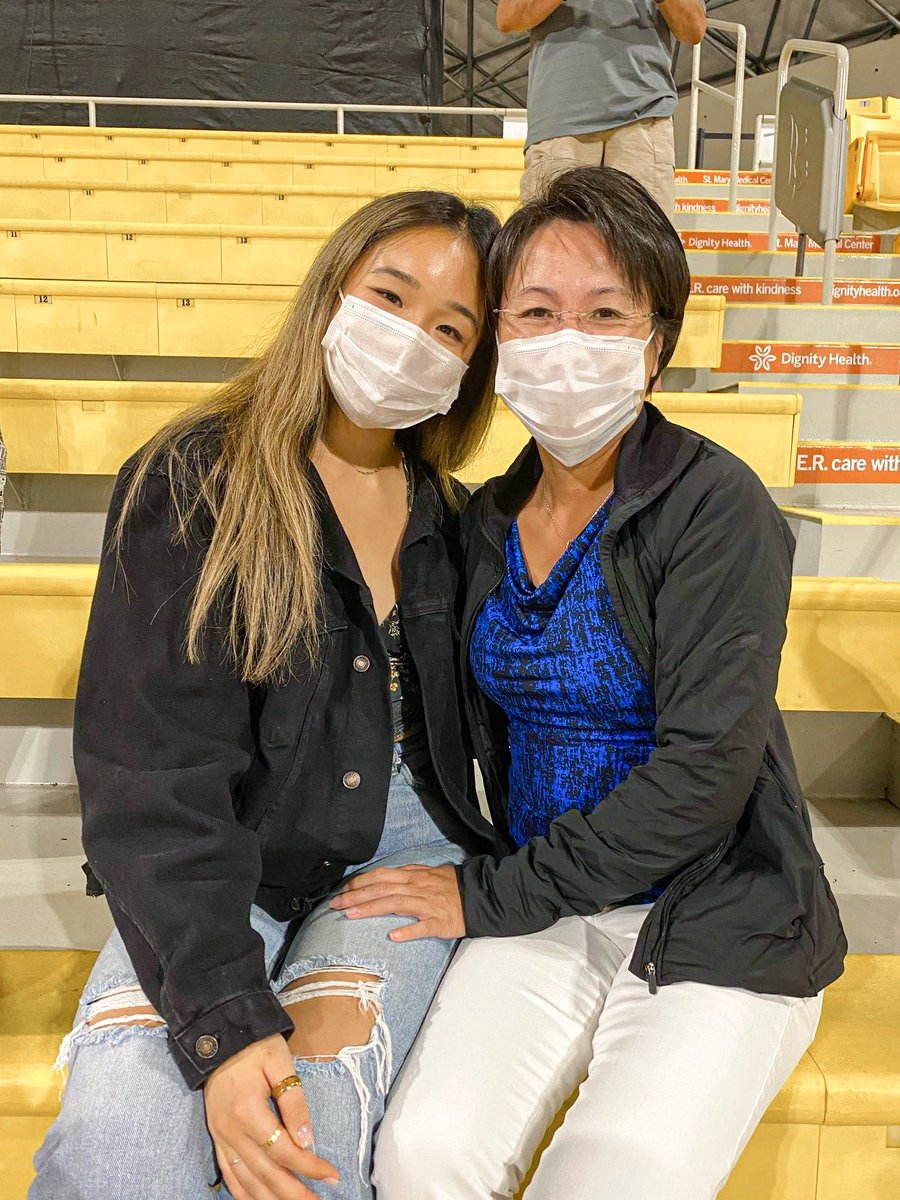 SigmaKappaCSULB's tweet photo. Our girls at Sigma Kappa had a chance to take our parents out for Parent’s Day! We had so much fun watching our very own LB Women’s Volleyball go against UCSB and take home the win! To our lovely parents, thank you for coming out with our sisterhood 🕊🤩

#LBStateSigKap #DoveLove https://t.co/mlIV8HeAtM
