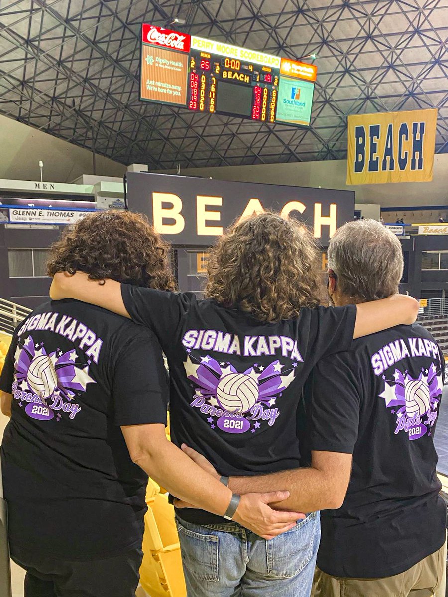 SigmaKappaCSULB's tweet photo. Our girls at Sigma Kappa had a chance to take our parents out for Parent’s Day! We had so much fun watching our very own LB Women’s Volleyball go against UCSB and take home the win! To our lovely parents, thank you for coming out with our sisterhood 🕊🤩

#LBStateSigKap #DoveLove https://t.co/mlIV8HeAtM