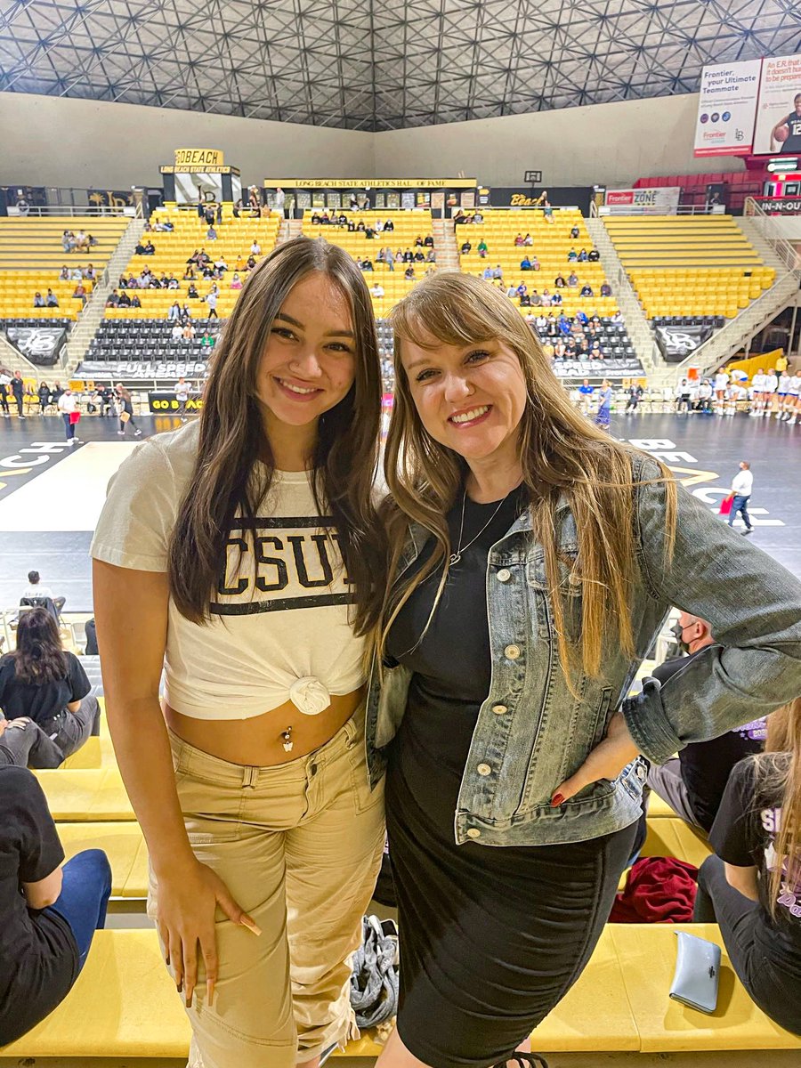 SigmaKappaCSULB's tweet photo. Our girls at Sigma Kappa had a chance to take our parents out for Parent’s Day! We had so much fun watching our very own LB Women’s Volleyball go against UCSB and take home the win! To our lovely parents, thank you for coming out with our sisterhood 🕊🤩

#LBStateSigKap #DoveLove https://t.co/mlIV8HeAtM