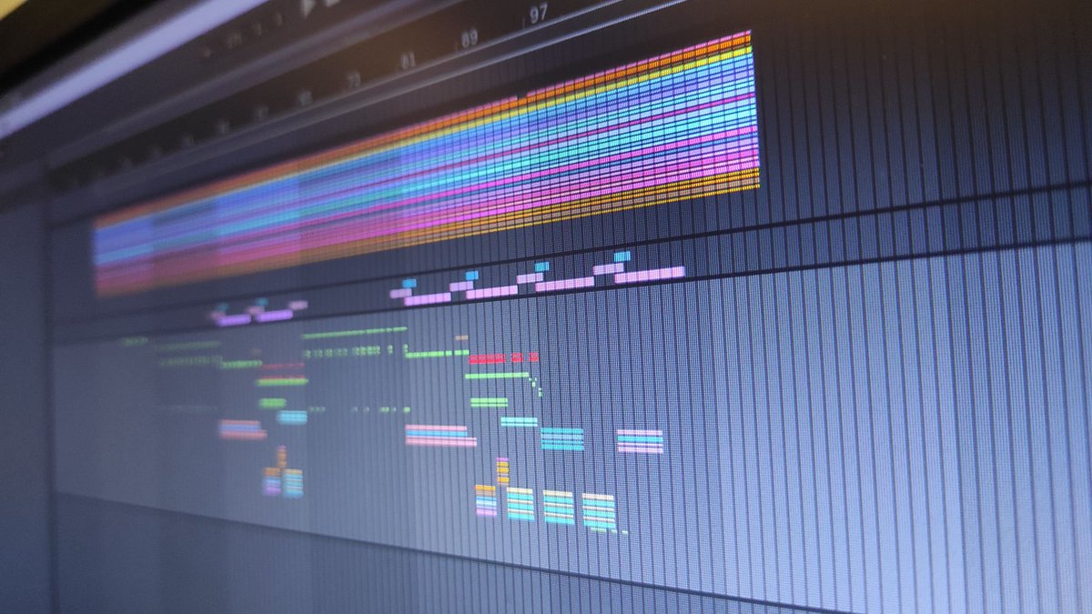 Prochain EP terminé. 

Je viens de valider les sons avec <a href="/PHR_Studio/">Purple Hive Recordings</a> 

Trop hâte de vous partager ça, j'viens tout juste de l'écouter en entier et j'en suis très très TRES content 🤐, ça sera en ligne d'ici la fin de l'année. 

C'était pas mal de boulot 😅

Plus d'infos SOON 👀